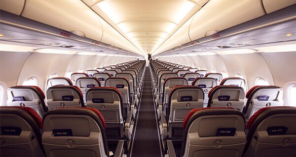 CoteNovoSeg mostra em foto: dentro da aeronave vazia
