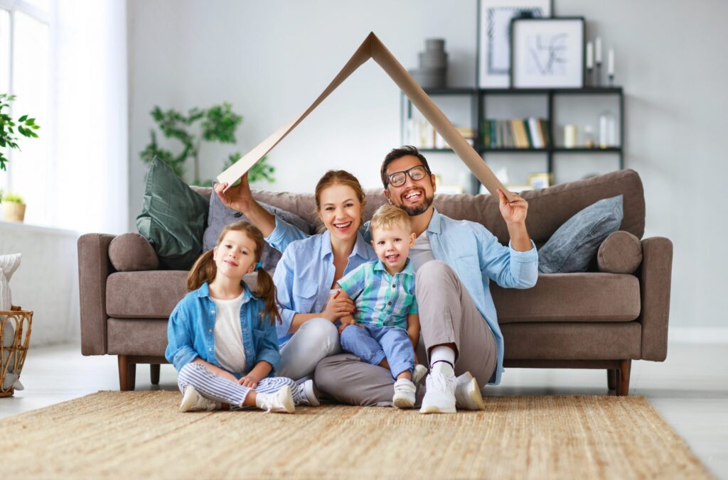 CoteNovoSeg apresenta roteira na Argentina em Bariloche com foto de 1677991009_en-idei-club-p-happy-family-in-a-comfortable-home-instagr-1