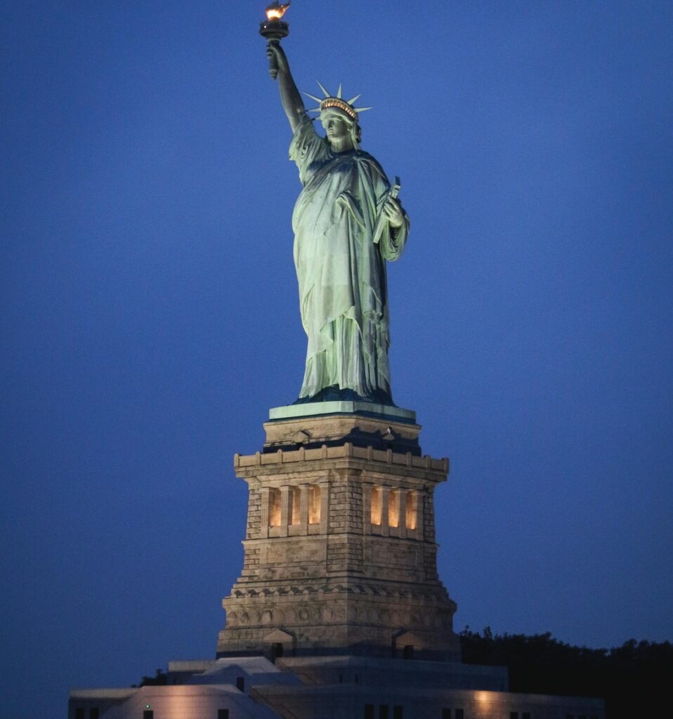 CoteNovoSeg seguro de vida, celular e viagem apresenta para curtir o roteiro em Nova York Estátua da Liberdade: Símbolo de Esperança pexels-daniel-bendig-887848 (2)