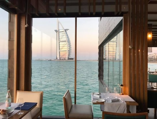 CoteNovoSeg seguro de vida, celular e viagem apresenta para curtir o roteiro de Dubai com foto de pierchic-where-the-windows-fotor-20240221223350