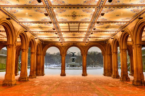 CoteNovoSeg seguro de vida, celular e viagem apresenta para curtir o roteiro em Nova York - imagem do Bethesda Terrace foto de Felix Lipov